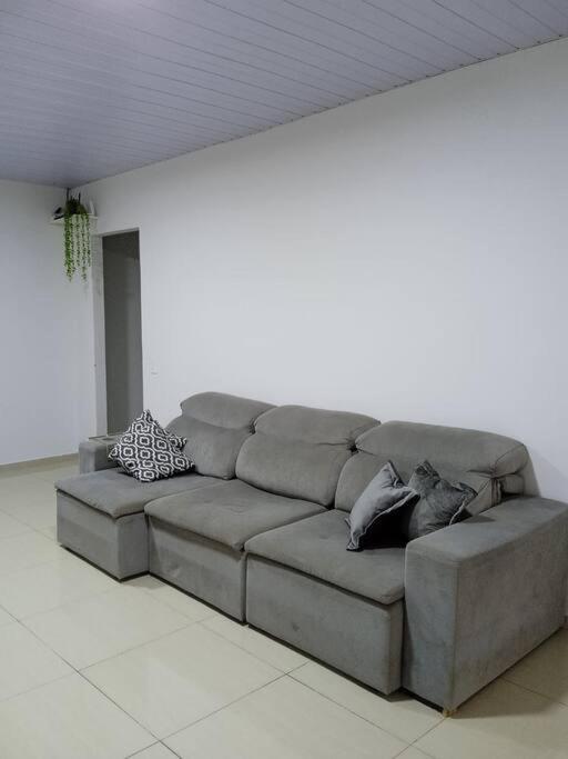 Casa Aconchegante, Local Espacoso E Bem Localizado