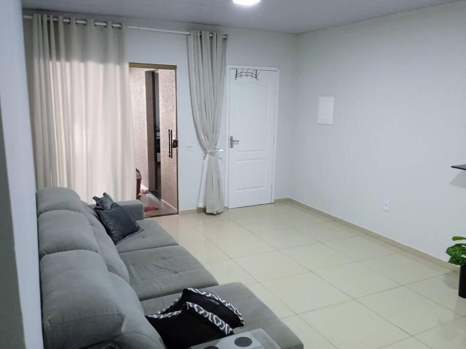 Casa Aconchegante, Local Espacoso E Bem Localizado *
