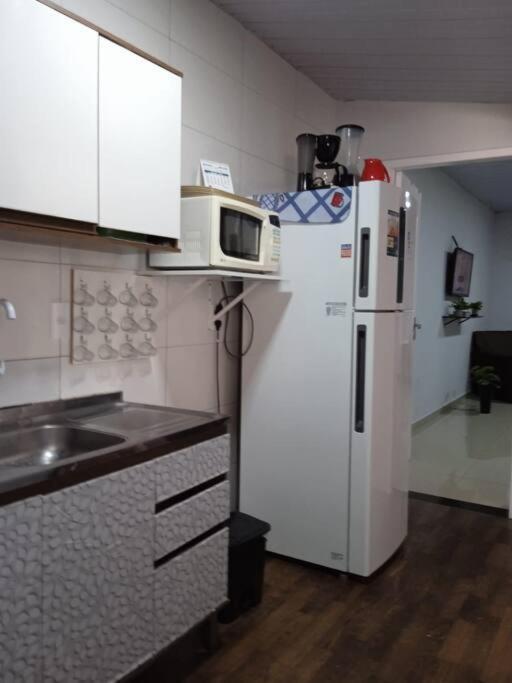 Casa Aconchegante, Local Espacoso E Bem Localizado *